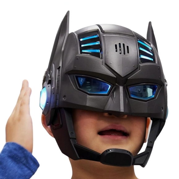 Armor-Up Batman Special Effects Mask - Picture 2 of 7